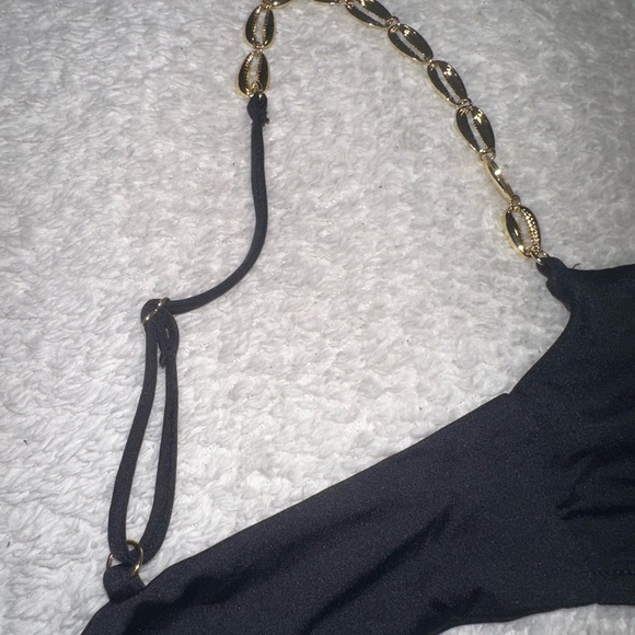 WEWOREWHAT Adjustable + Shell Tie Straps Tank Top in Black (*NEVER BEEN WORN*) - Picture 2 of 3
